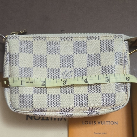 Louis Vuitton Cream and Bleu Clutch with Signature Style - Picture 14 of 15